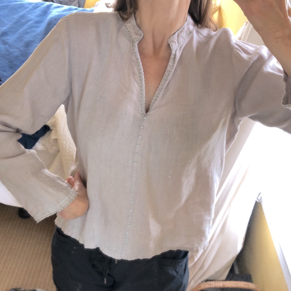 Linen tunic with embroidered details